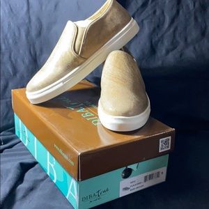 NEW in box Diba True Pick A Daisy Flat Slip-on Sz9